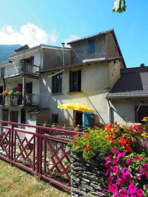 Chaleureuse maison en pierres avec terrasse